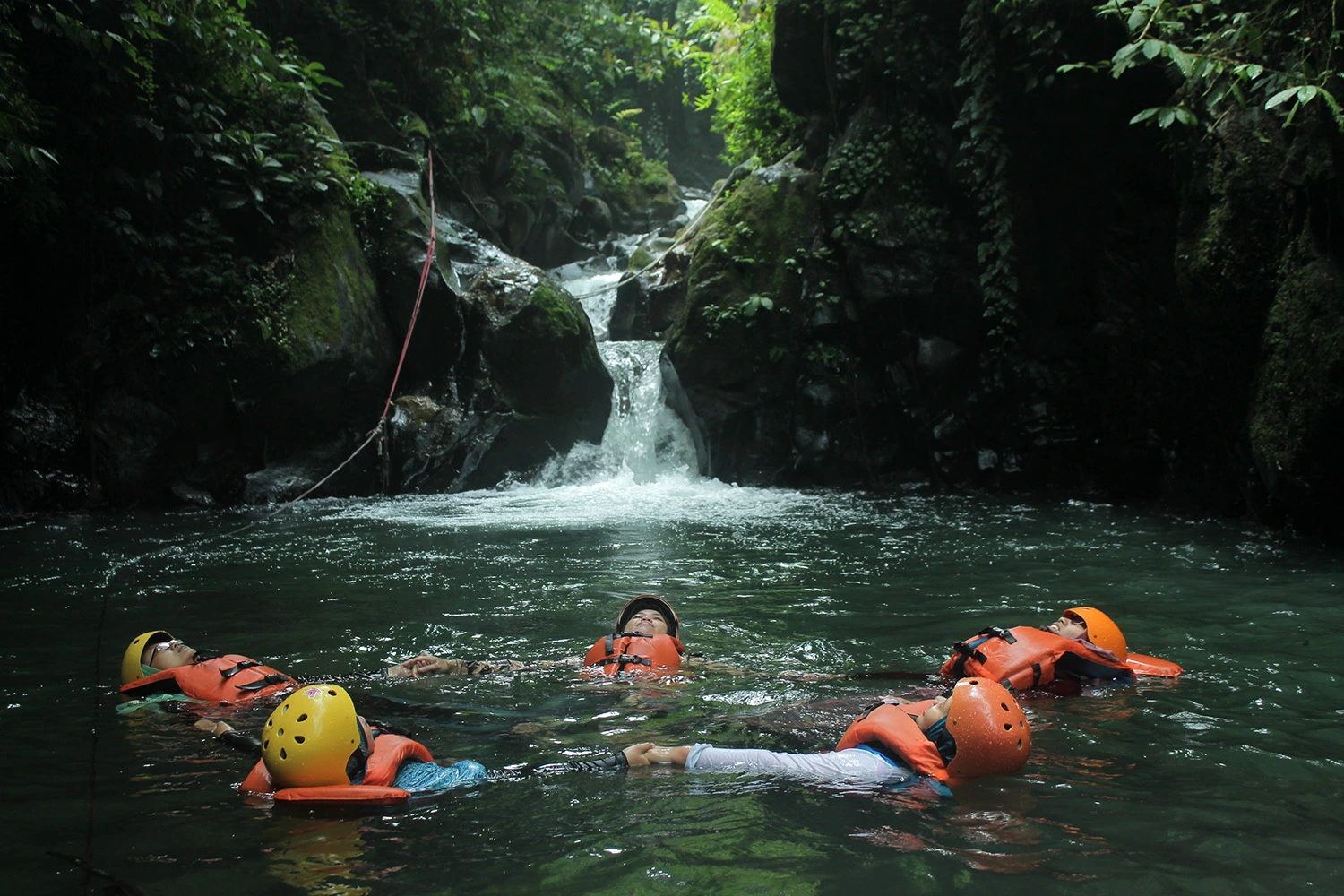 Curug Tunggul Naga: Rahasia Alam yang Menyegarkan Jiwa di Jantung Cilacap